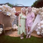 Alexa Davies Instagram - Time moves so quickly down south that when you go back up north, some of your friends are already mothers and others are about to be. I love my girls so much 💕