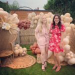 Alexa Davies Instagram - Time moves so quickly down south that when you go back up north, some of your friends are already mothers and others are about to be. I love my girls so much 💕