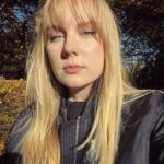 Alexa Davies Instagram - A change is as good as a rest. alt caption “2023. One year, two fringes” The only person I trust with my ‘in real life’ hair @alfieoneill_