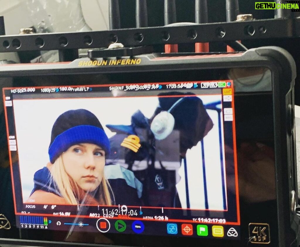 Alexa Davies Instagram - 🙌🏻 Cobra Series 2 begins 15th of October 🙌🏻 Apologies to @_dipoola who’s hidden by a weird reflection in this picture, but oh boy do I have some good snaps of the two of us, that I can’t wait to share.