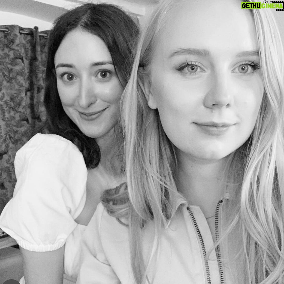 Alexa Davies Instagram - We met as teenagers, almost children, and today we celebrate her 30th birthday. How lucky am I to have the most wonderful woman to call my best friend. Here’s to lunch time sessions. Here’s to “well I’m paying for her”. Here’s to euphoria cappuccino’s. Here’s to 24 hour shut ins. Here’s to camel. Here’s to Groucho. Here’s to l’eto. Here’s to you. Forever my brunette, forever my ‘Rachel’, forever my pea. Love you @cescadolan