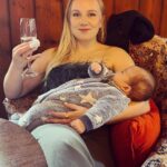 Alexa Davies Instagram - My oldest, dearest friend in the world got married and this is all the coverage I got. Yes I will hold your babies while you relax, I’m an auntie in training.