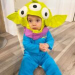 Alexandra Giroux Instagram - Trick or Treat 🍬👻! Happy Halloween 🎃 #kids #halloween #halloweencostume #family #familyreunion 🧡