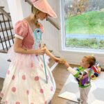 Alexandra Giroux Instagram - Trick or Treat 🍬👻! Happy Halloween 🎃 #kids #halloween #halloweencostume #family #familyreunion 🧡