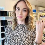 Alexandra Giroux Instagram - Feel coquine sur la deuxième 😏 . Merci @hairby_alexandraphaneuf pour mes beaux cheveux 😍💇🏼‍♀️ #goodhairday #boldandbeautiful Salōn XN