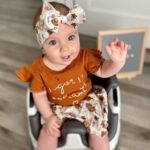 Alexandra Giroux Instagram - Allô j’ai eu 7 mois le 5 juillet et ma mère est toujours pas capable de faire des belles boucles avec mon bandeau ❤️! #jetaimepareil . #baby #7monthsold #happy #sunshine #love #family Montreal, Quebec
