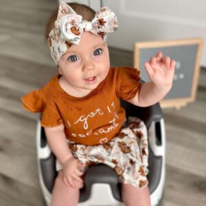 Alexandra Giroux Instagram - Allô j’ai eu 7 mois le 5 juillet et ma mère est toujours pas capable de faire des belles boucles avec mon bandeau ❤️! #jetaimepareil 

.
#baby #7monthsold #happy #sunshine #love #family