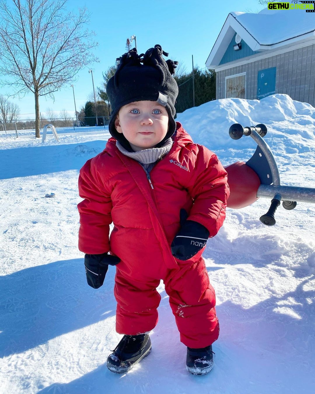 Alexandra Giroux - 4.4K Likes - Mon beau petit Noah d’amour le 27 janvier tu as eu 14 mois. Tu es un petit garçon hypersensible extraordinaire ❤️ Je suis contente d’avoir un petit garçon aussi curieux, éveillé (trop parfois haha), adorable, merveilleux ... Je t’aime mon petit amour!