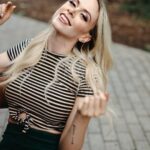 Alexandra Giroux Instagram - Living my best life 🍭 👱🏼‍♀️ Hair by @cdextensions & @michael.jeanlaurin 📷 @shownmorin