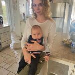 Alexandra Giroux Instagram - Mon petit quaterback qui assure mes arrières ❤️🧸 . . . . . . . #quaterback #baby #love #family #picoftheday #blondehair #blueeyes #greeneyes
