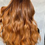 Alexandra Giroux Instagram - Gros changement sur un coup de tête au salon @cdextensions.salon avec @michael.jeanlaurin et @catherine__dupuis 🧡! Vous aimez? #teamblonde ou #teambrunette Makeup by @marinade_beauty love u ❤️ Le meilleur salon où ils font tout de la coloration à la coupe 😍! CD Extensions