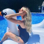Alexandra Giroux Instagram – Ben « chixxée » avant de sauter dans l’eau 🤪🐋💦🏊🏼‍♀️!! On s’entends-tu que ma face restera pas comme ça longtemps 😅
.
.
.
💇🏼‍♀️Hair by @cdextensions x @michael.jeanlaurin Repentigny, Quebec