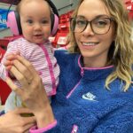 Alexandra Giroux Instagram - Premier match de hockey pour Athéna à l’événement @classiquekr! Bravo @kevinraphael21 pour les 36 000$ amassés qui iront à @leucan ❤️🎉 Vivement une 7e édition l’année prochaine 🙏🏻 Sports Rousseau - Boisbriand