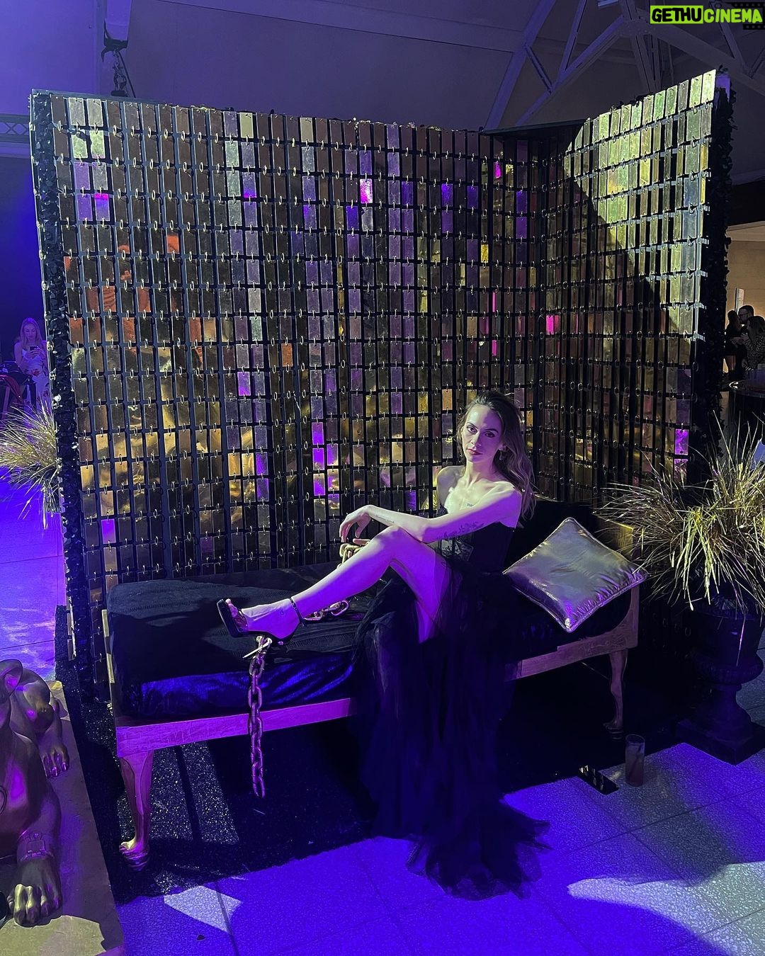 Alexandra Giroux Instagram - 🏎️🏁🖤 @maximgrandprixparty Gare Windsor, Montreal, QC