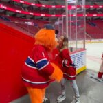 Alexandra Giroux Instagram - Rêve devenu réalité grâce @cibc ! Rêve dont je ne connaissais pas l’existence avant d’être montée sur la patinoire des @canadiensmtl au Centre Bell… le « feeling » est incroyable 🤩 ❤️
