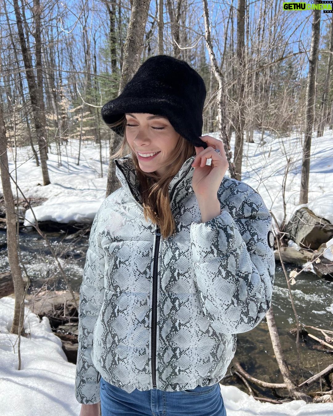 Alexandra Giroux Instagram - “Keep your face always toward the sunshine—and shadows will fall behind you.” 💛 Saint-Jérôme, Quebec