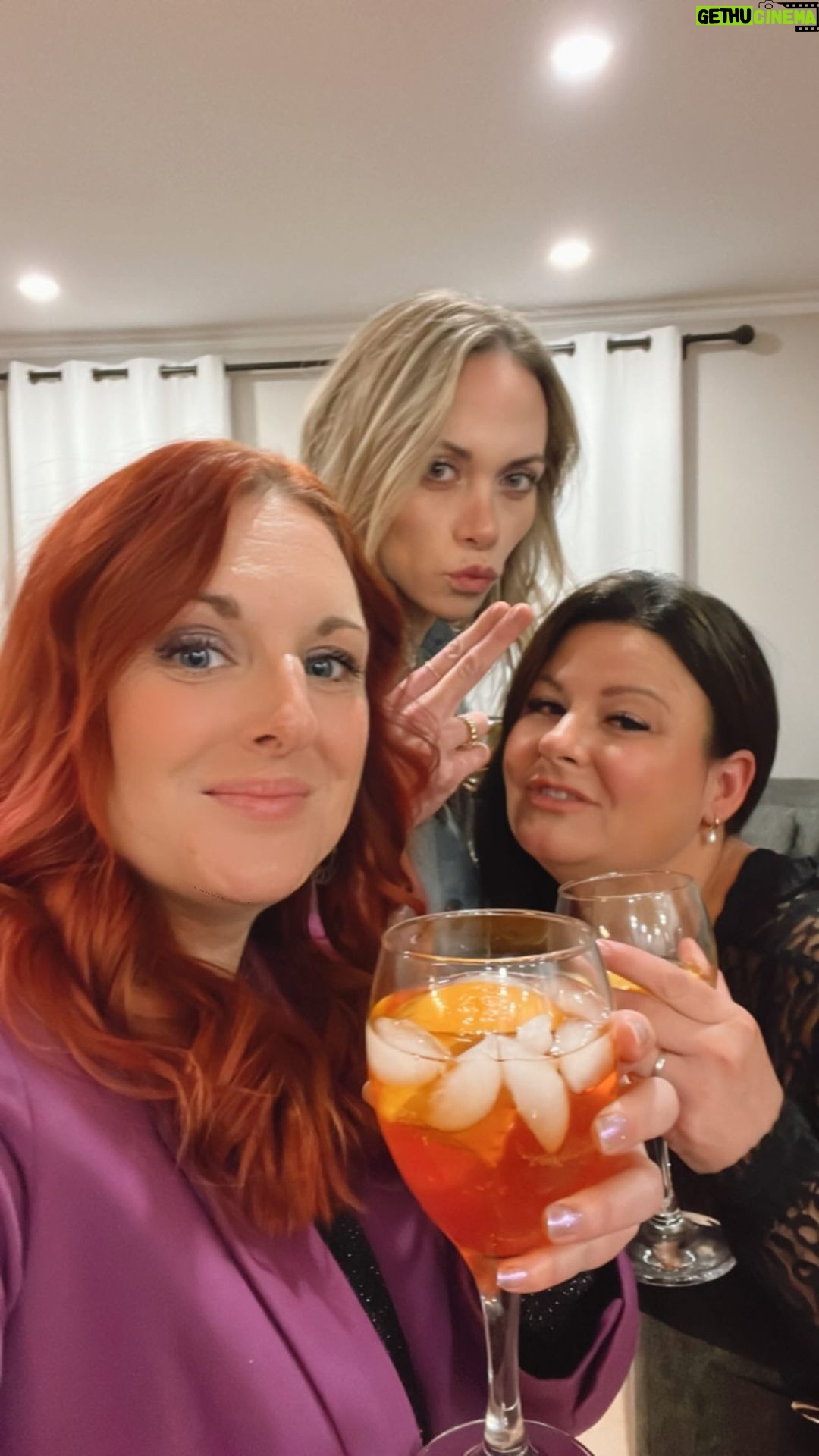 Alexandra Giroux - 39 Likes - When we’re togheter, it’s always « what on EARTH are they up to now » and we wouldn’t have it any other way. Our friendship is a rollercoaster of emotions - we can be Wilde a moment and totally chill the next. Cheers à notre amitié et à nos moments delulu, à nos moments de folies, à nos moments de tristesse. I LOVE YOU GIRLS!!!
#bestieforlife #unpredictedjourney #momsofinstagram #wildwomendo #bossgirl #womenempowerment #womenrising