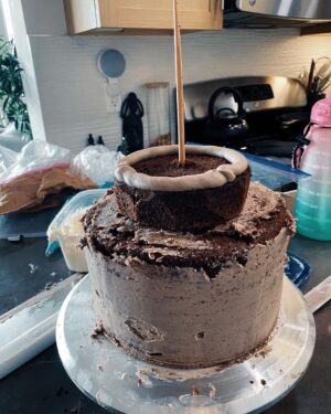 Alexandra Turshen Instagram - Oh and she bakes 🦖🥳