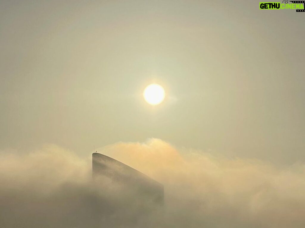 Alexandre da Silva Instagram - Bom dia do espaço #fog Portugal
