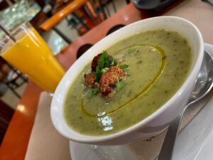 Alexandre da Silva Instagram - Locais improváveis e a repetir ! Boa comida e atitude, vale muito a pena #vegan