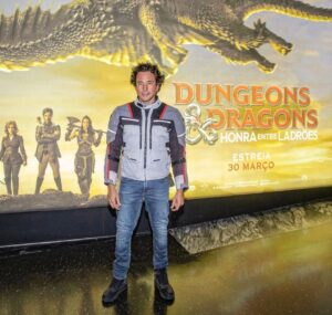 Alexandre da Silva Instagram - Não sou fã do jogo mas adorei esta adaptação, bom elenco, muita magia, fantasia e umas boas gargalhadas!
#dndfilme