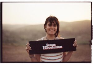 Alexia Ioannides Instagram - Jesus Revolution bts by @brentmccorkle ♥︎ in theaters now!