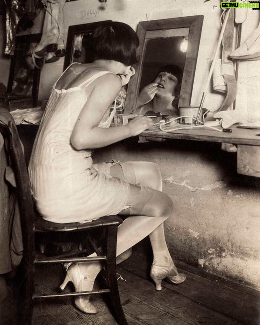 Alexia Ioannides Instagram - Louise Brooks, an unknown woman and Alice Terry♥︎