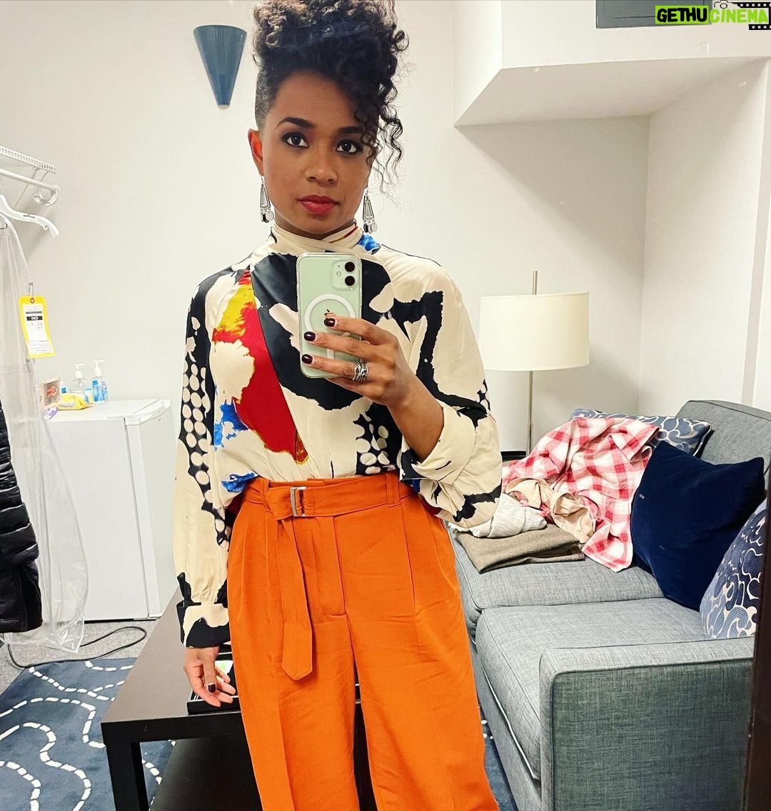 Alexis Floyd Instagram - @the_good_fight episode 2 now streaming! and also @audramcdonald singing ‘So Many People’ by #stevensondheim because she is The Sun The Moon and The Truth