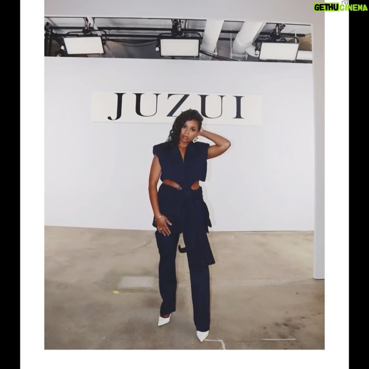 Alexis Floyd Instagram - one // New York Fashion Week @badgleymischka ◾️ @cucculellishaheen ◾️ @tiffanybrowndesigns ◾️ #juzui styled by @jenniferudechukwu // @coriiburns jeweled by @bylolitajewelry & @ivy.jewelry.ca #fashionweek @nyfw @fashionweek #nyfw New York Fashion Week: the Shows