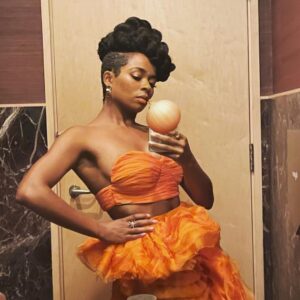 Alexis Floyd Instagram - glass! onion! glass onion! @knivesout #glassonionaknivesoutmystery

hair artist: @iamdavontae 
makeup artist: @shannonpezzetta 
styling artists: @jlynnstyle18 @charlesandron @shopthaliasodi