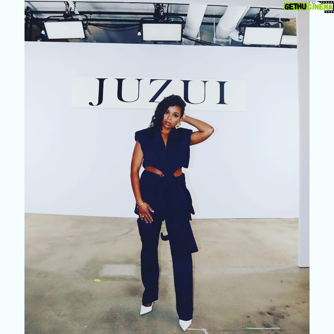 Alexis Floyd Instagram - one // New York Fashion Week @badgleymischka ◾️ @cucculellishaheen ◾️ @tiffanybrowndesigns ◾️ #juzui styled by @jenniferudechukwu // @coriiburns jeweled by @bylolitajewelry & @ivy.jewelry.ca #fashionweek @nyfw @fashionweek #nyfw New York Fashion Week: the Shows