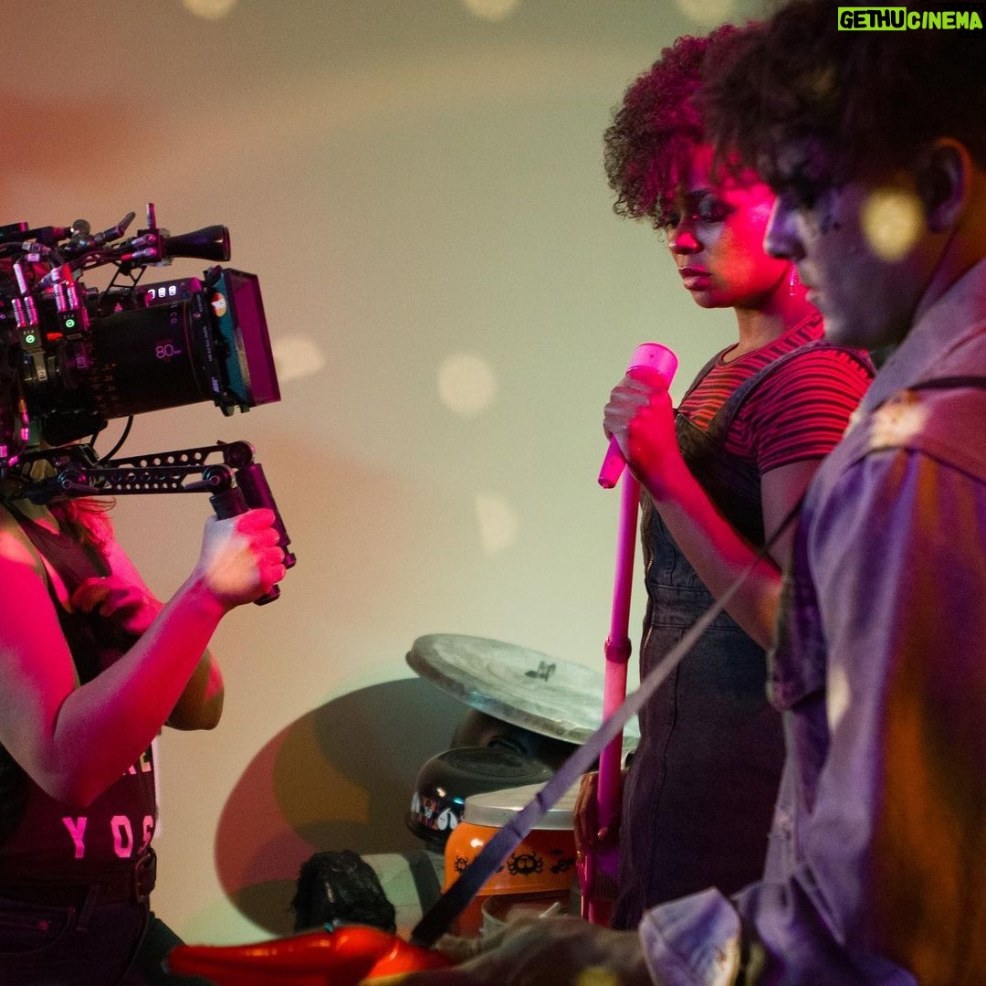 Alexis Floyd Instagram - #halloween p3: ‘More Alive’ BTS cont. 🎶🎥🧟♀️ catch the #musicvideo & fundraiser for @alifeinthearts on YouTube💚 stream the single on @applemusic // @spotify // all digital music platforms 💛 #morealive #lifeinthearts #unionstrong 📸: @dicerose_film
