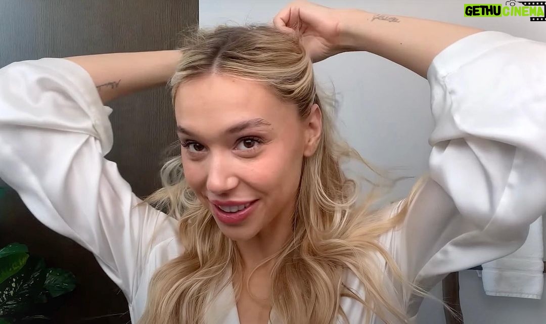 Alexis Ren Instagram - My @voguebeauty secrets is out now ❤️🥲 a special thank you to @gabriellereich for being the coolest ever & creating such good energy 🫶🏽 and thank you to the rest of the team!! @msuyeda @josherzog