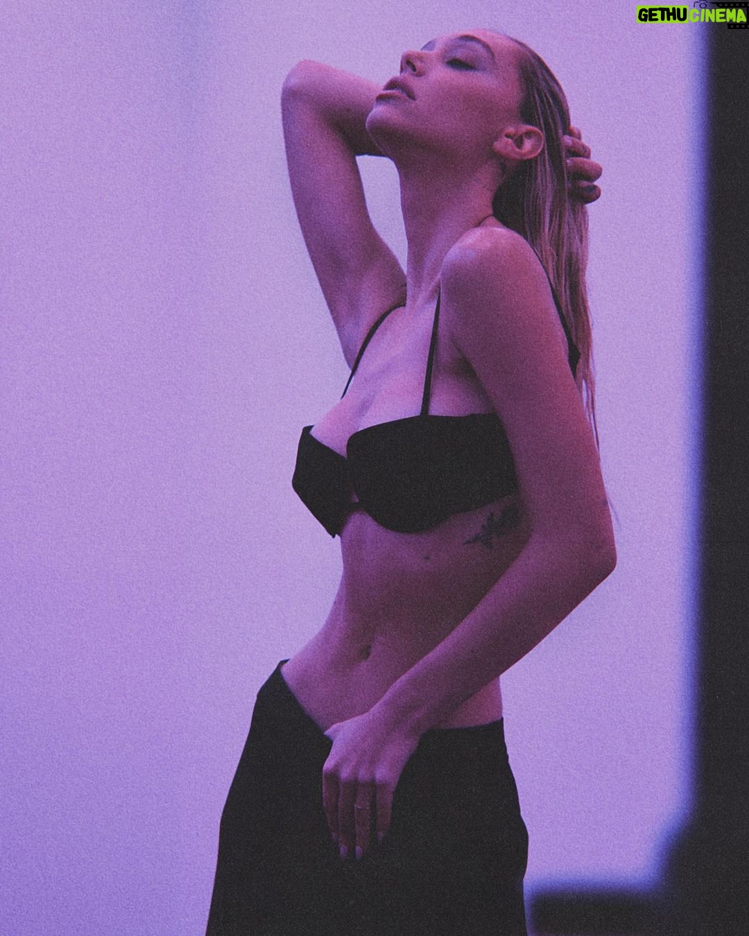 Alexis Ren Instagram - All for the shoes @versace