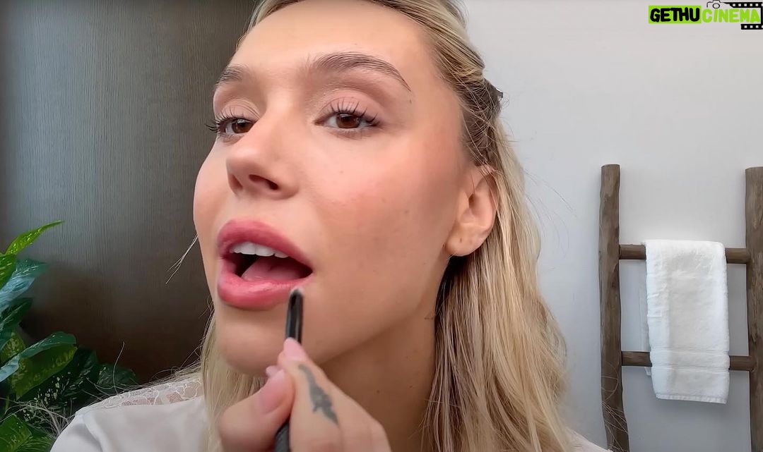 Alexis Ren Instagram - My @voguebeauty secrets is out now ❤️🥲 a special thank you to @gabriellereich for being the coolest ever & creating such good energy 🫶🏽 and thank you to the rest of the team!! @msuyeda @josherzog