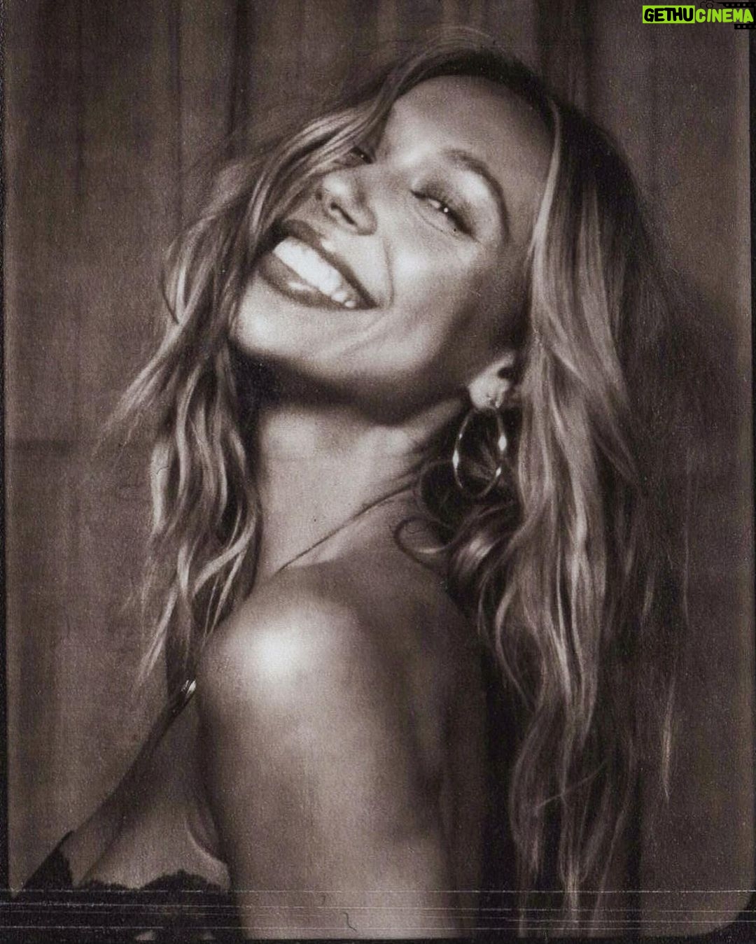 Alexis Ren Instagram - Couldn’t just pick one