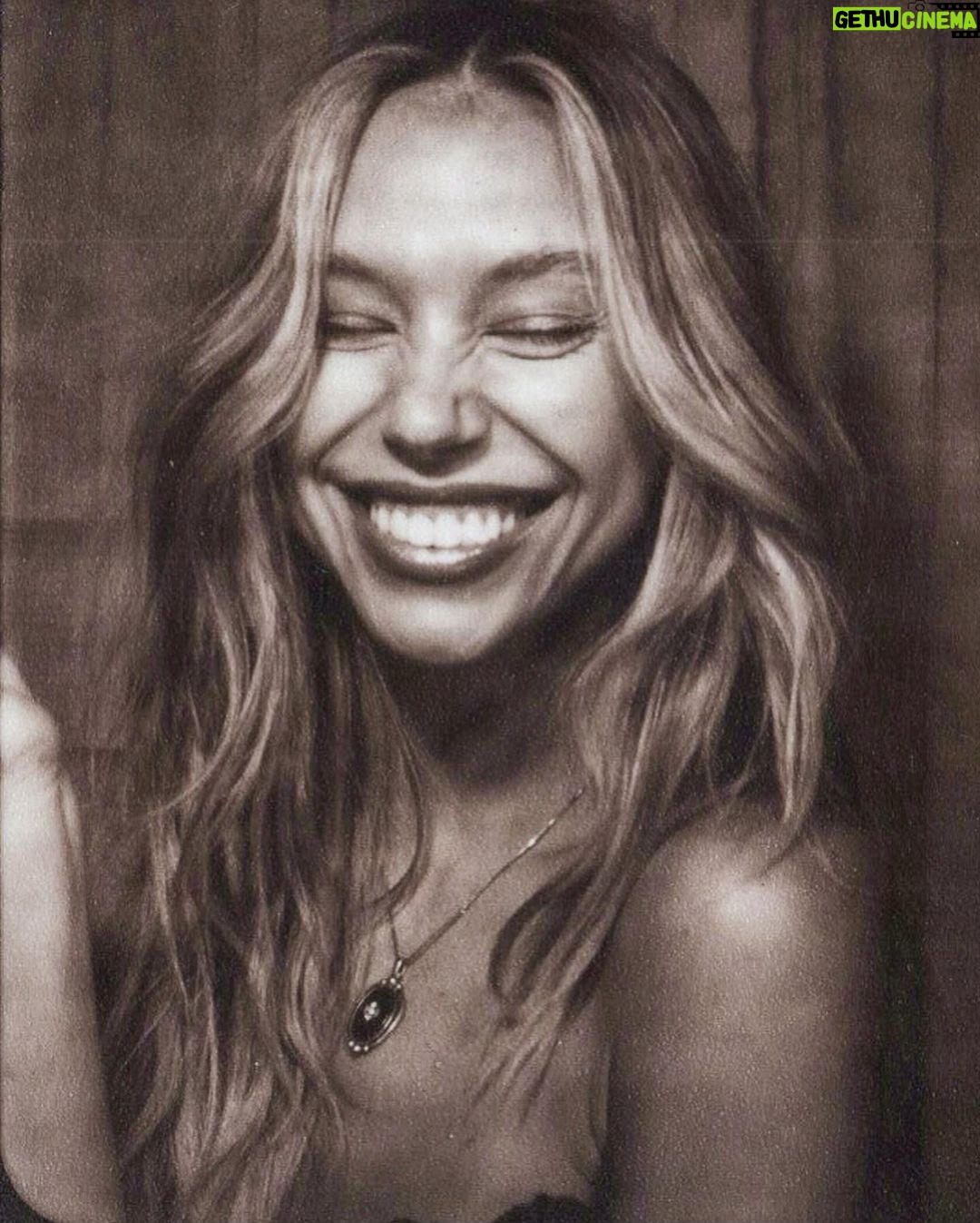 Alexis Ren Instagram - Couldn’t just pick one