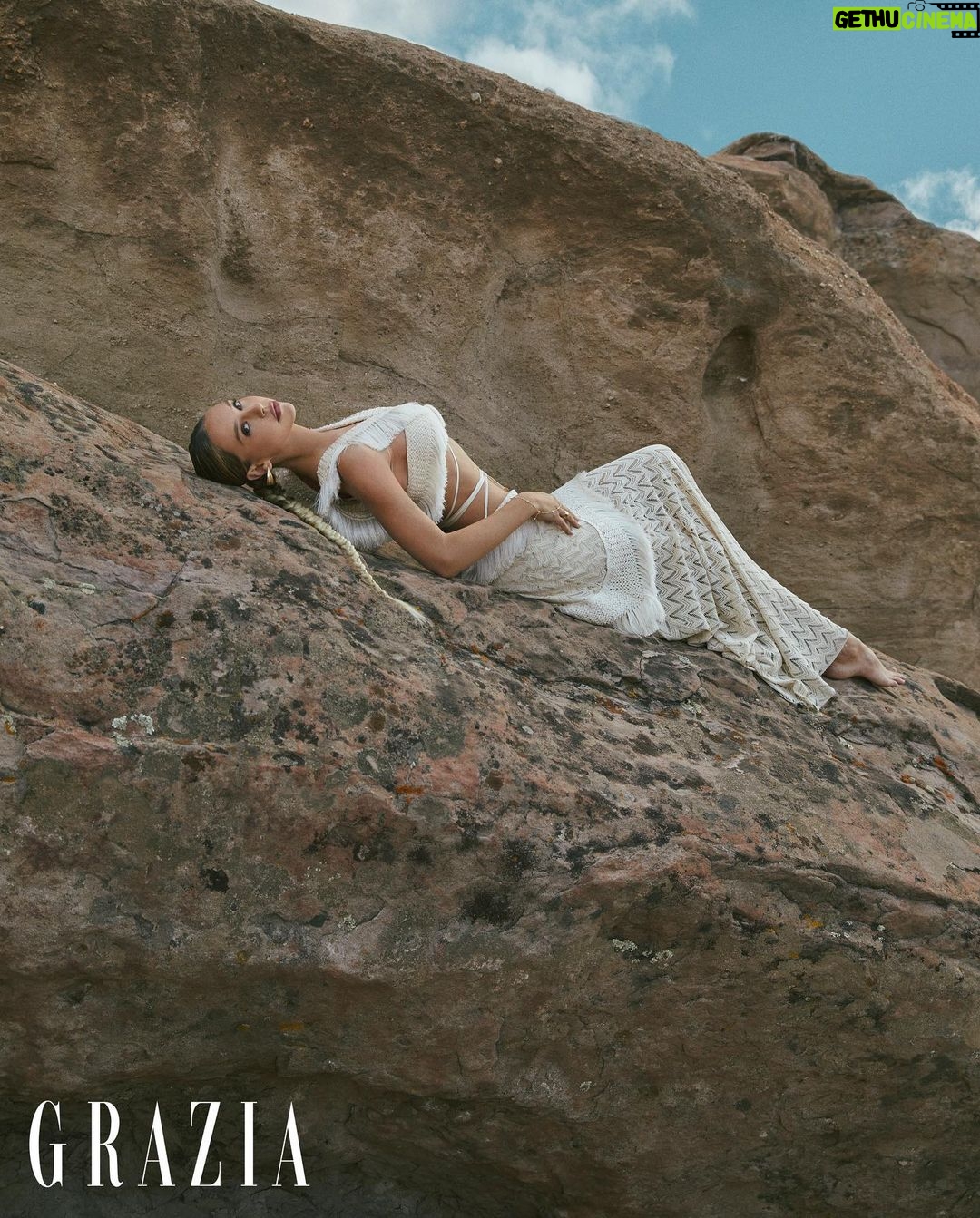 Alexis Ren Instagram - Get ready for some spam because 🥹 wow Photographer: @Janaschuessler Styling: @jordanshilee Makeup: @Novakaplan Hair: @jennlagron Equestrian Production: @fourlegsonset Producers: @Nataliesteger @greatsocialclub Photo Assistant: @luisasillmann Makeup Assistant @karlabonillamua Styling Assistants: Abbey Hyland and Perri Kessler