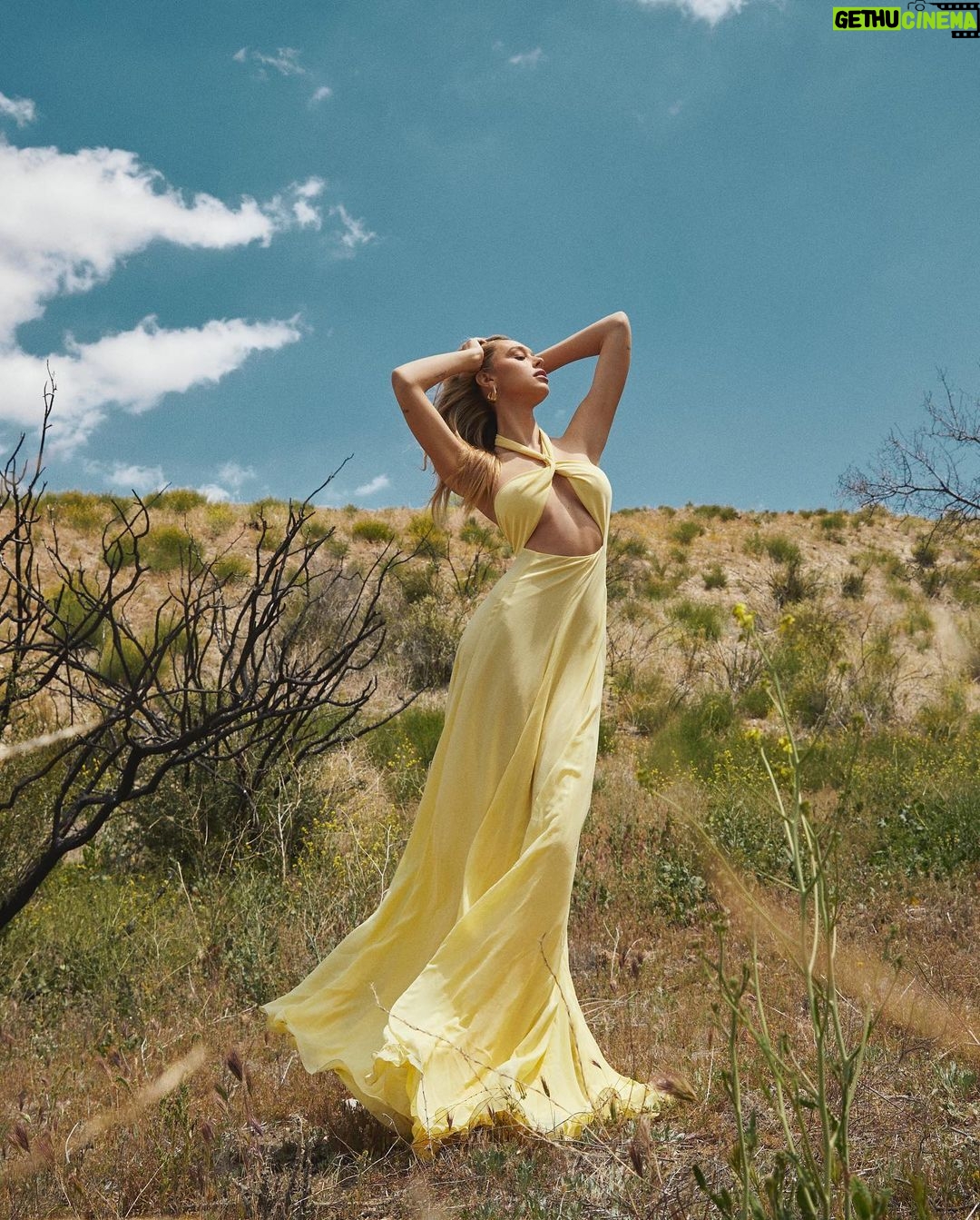 Alexis Ren Instagram - This was an absolute dream. Thank you @grazia_magazine_bg and the best team ❤️ Photographer: @Janaschuessler Styling: @jordanshilee Makeup: @Novakaplan Hair: @jennlagron Equestrian Production: @fourlegsonset Producers: @Nataliesteger @greatsocialclub Photo Assistant: @luisasillmann Makeup Assistant @karlabonillamua Styling Assistants: Abbey Hyland and Perri Kessler