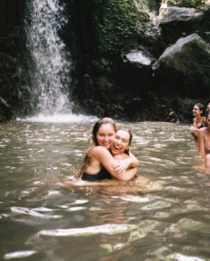 Alexis Ren Instagram - I love you earth. Thank you for letting us be here x