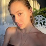 Alexis Ren Instagram - 🏝☀️✨👼🏼🕊