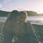 Alexis Ren Instagram - Heading to my favorite island with my favorite people and to say I’m excited is an understatement