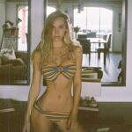 Alexis Ren Instagram - Heading to my favorite island with my favorite people and to say I’m excited is an understatement