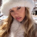 Alexis Ren Instagram - Living out my snow bunny dreams