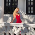 Alexis Ren Instagram - Hello Singapore ❤️ @revolve #revolvearoundtheworld