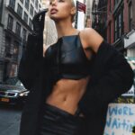 Alexis Ren Instagram - 🖤 @perazna
