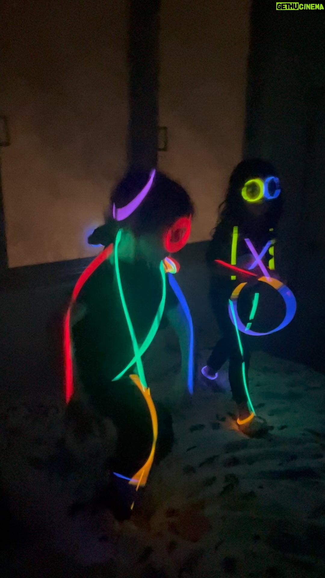 Alfonsina Molinari - 248 Likes - #aboutlastnight #glowstick party
@jazmincaratini @jacpr
#OliviaGabriela #ElenaIsabel #JoseGilberto #primos