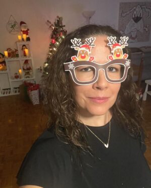Alfonsina Molinari Instagram - About last night… Porque es importante y saludable hacer espacio en la agenda para los amigos. 😍🎄🎅🏼