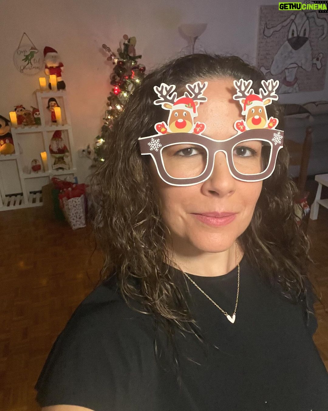 Alfonsina Molinari - 311 Likes - About last night… Porque es importante y saludable hacer espacio en la agenda para los amigos. 😍🎄🎅🏼