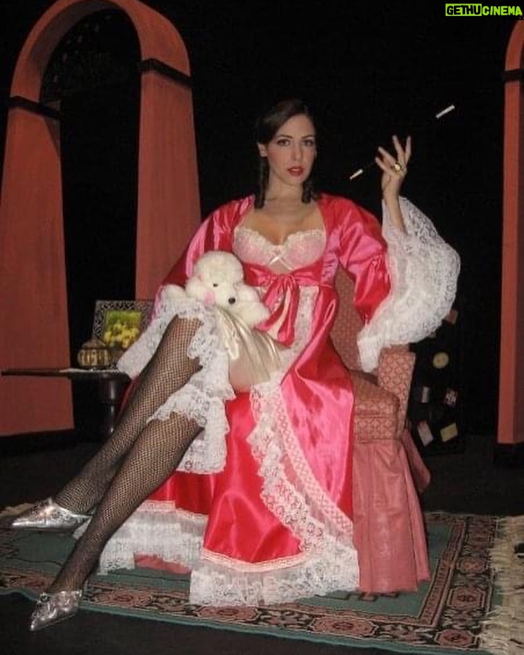Alfonsina Molinari - 191 Likes - Hace unos días, de pura casualidad, hablaba con varios compañeros sobre estos vestuarios que diseñó y produjo la gran Gloria Saez para la zarzuela “El barbero de… Aguadilla hace como 15 años. Pero ella me vistió mucho antes que esto. Gloria fue la responsable de los vestuarios en mi debut teatral: “Mujeres” (enero 1987). Una joya.
Para mi Gloria Saez fue sinónimo de exquisitez.
Gracias por todo.